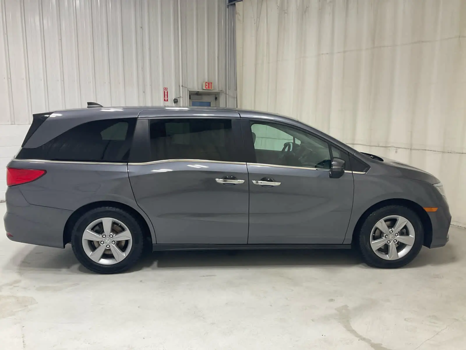 2019 Honda Odyssey EX-L with RES & Navigation photo 4