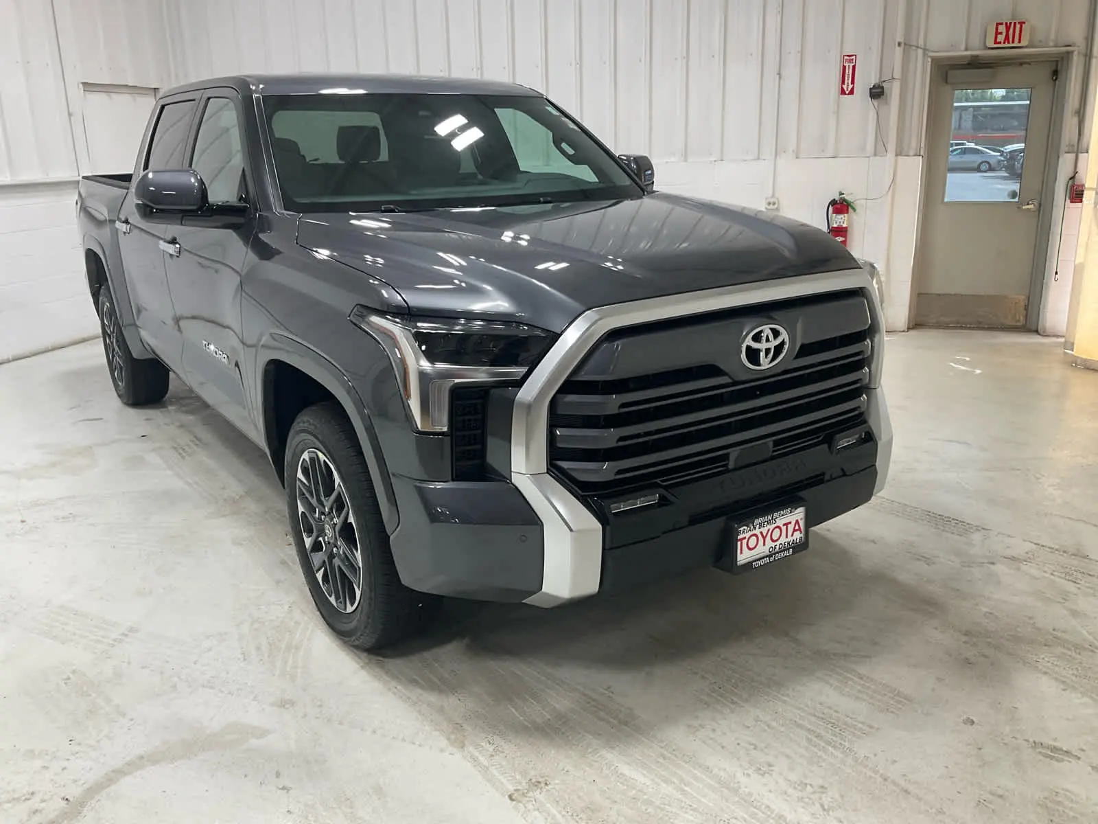 2026 Toyota Tundra Limited 4WD CrewMax 5.5' Bed photo 3
