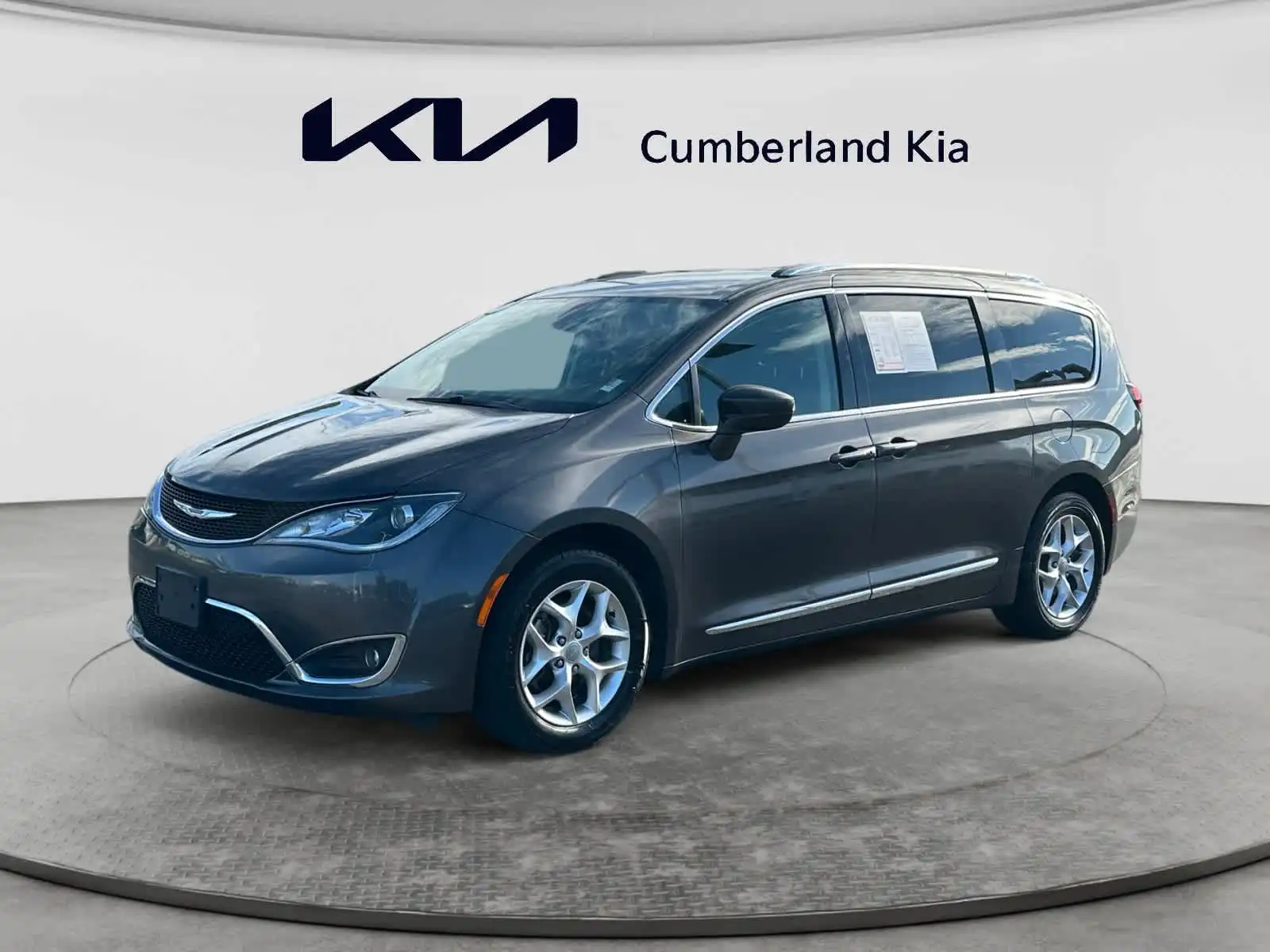 2020 Chrysler Pacifica Touring L's photo