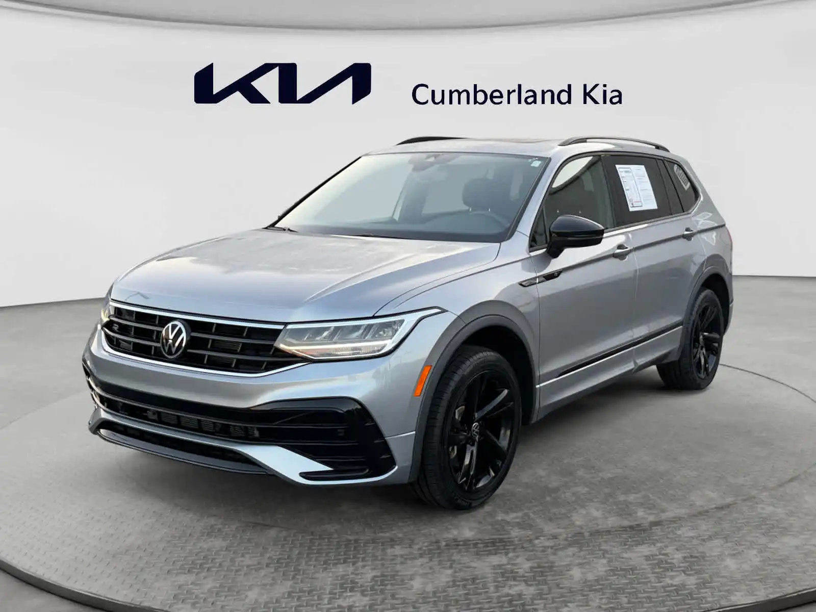2023 Volkswagen Tiguan 2.0T SE R-Line Black 4Motion's photo