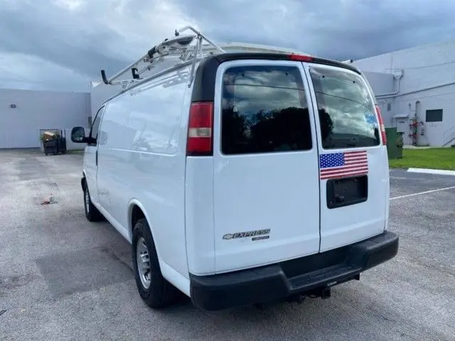 2012 Chevrolet Express 2500 Work Van HD photo 3