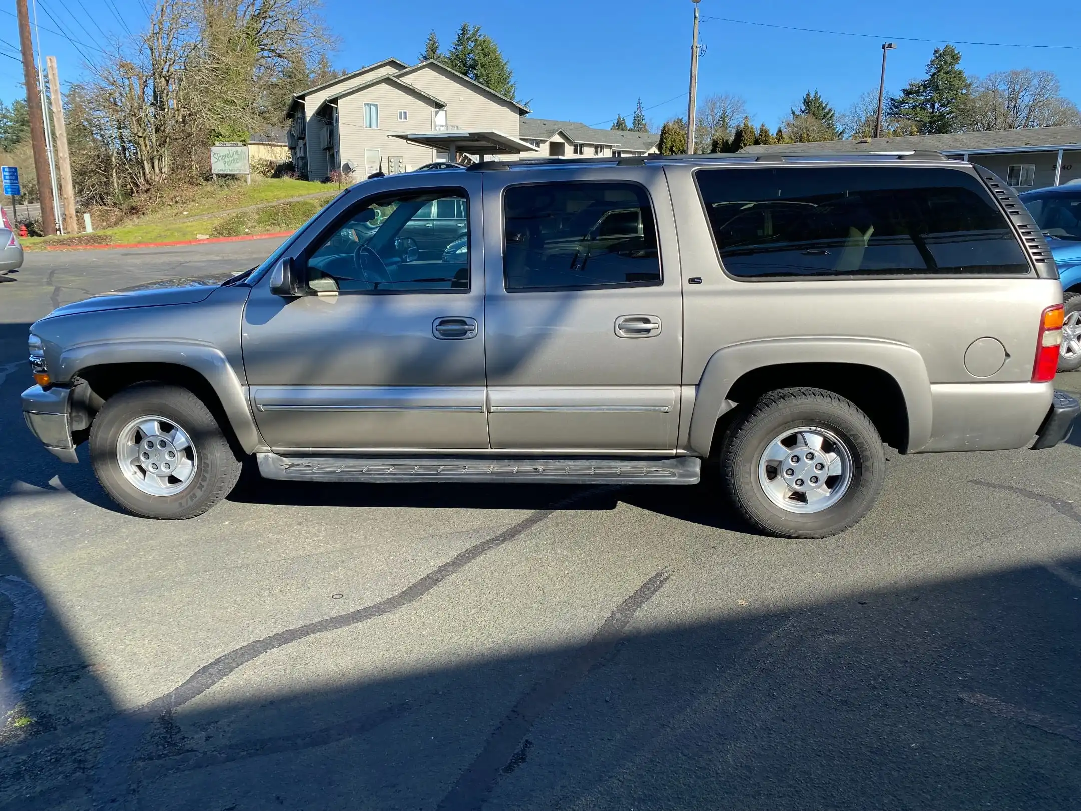 2003 Chevrolet Suburban 4WD 1500 Series LS's photo
