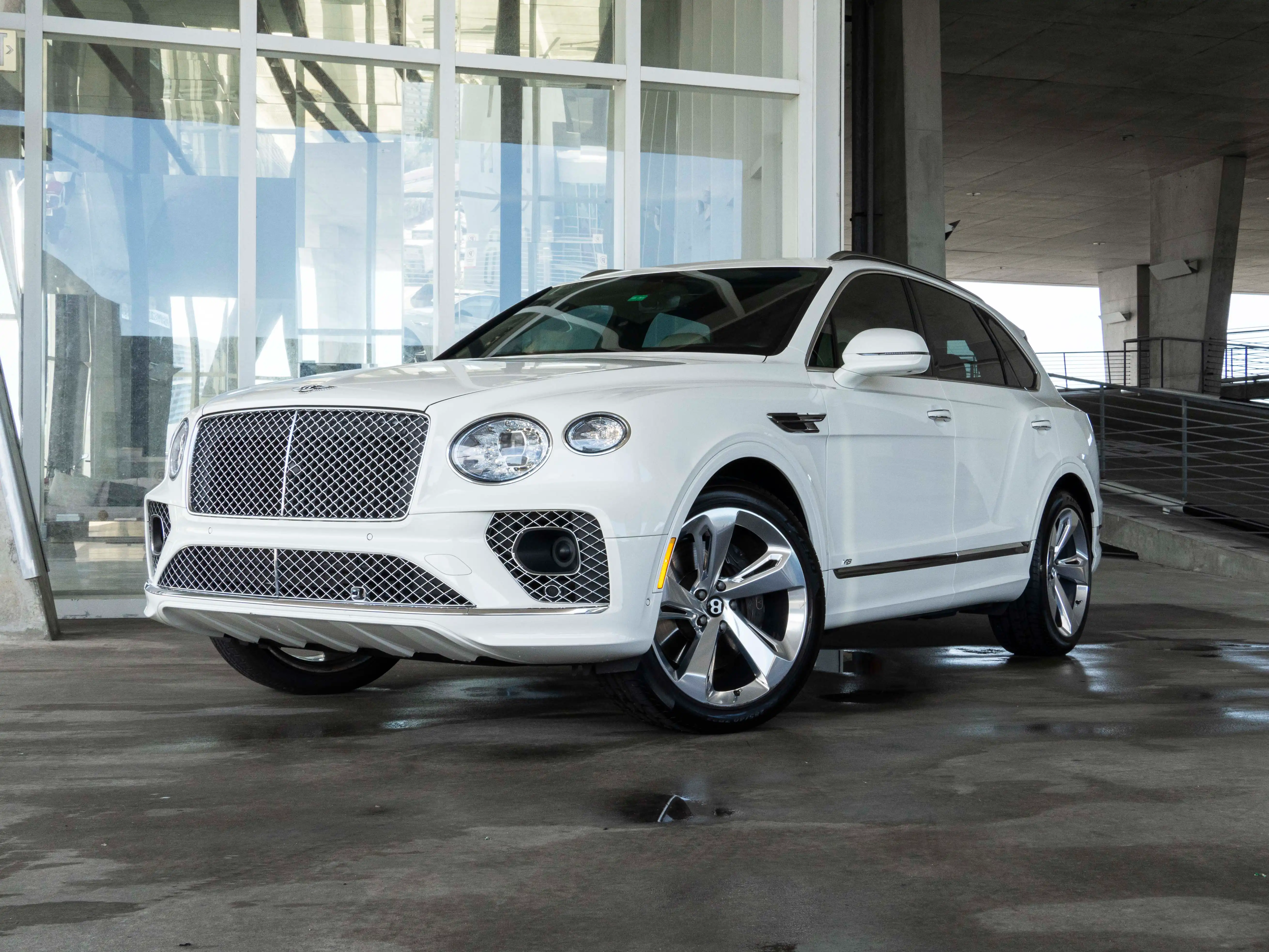 2021 Bentley Bentayga V8's photo