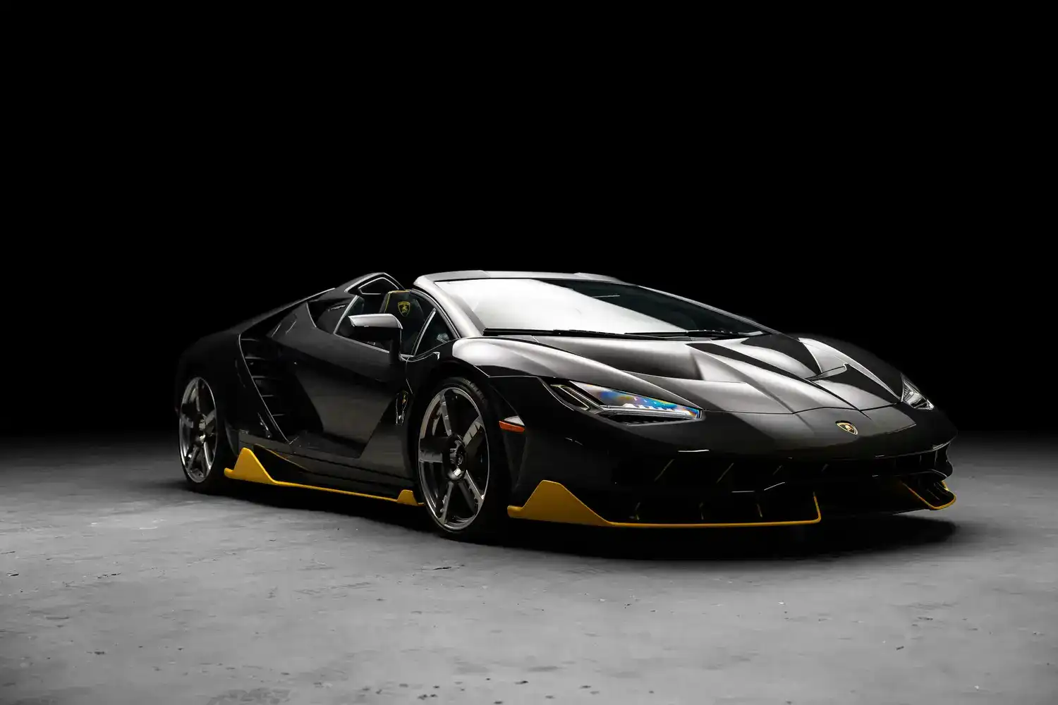 2017 Lamborghini Aventador Centenario's photo