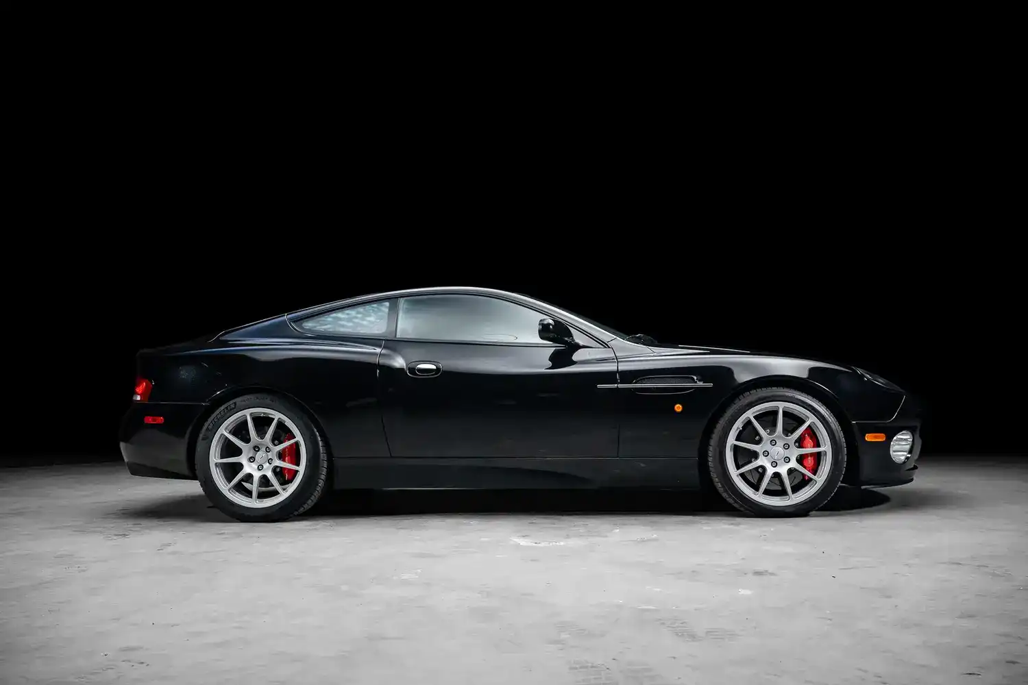 2004 Aston Martin Vanquish Base's photo