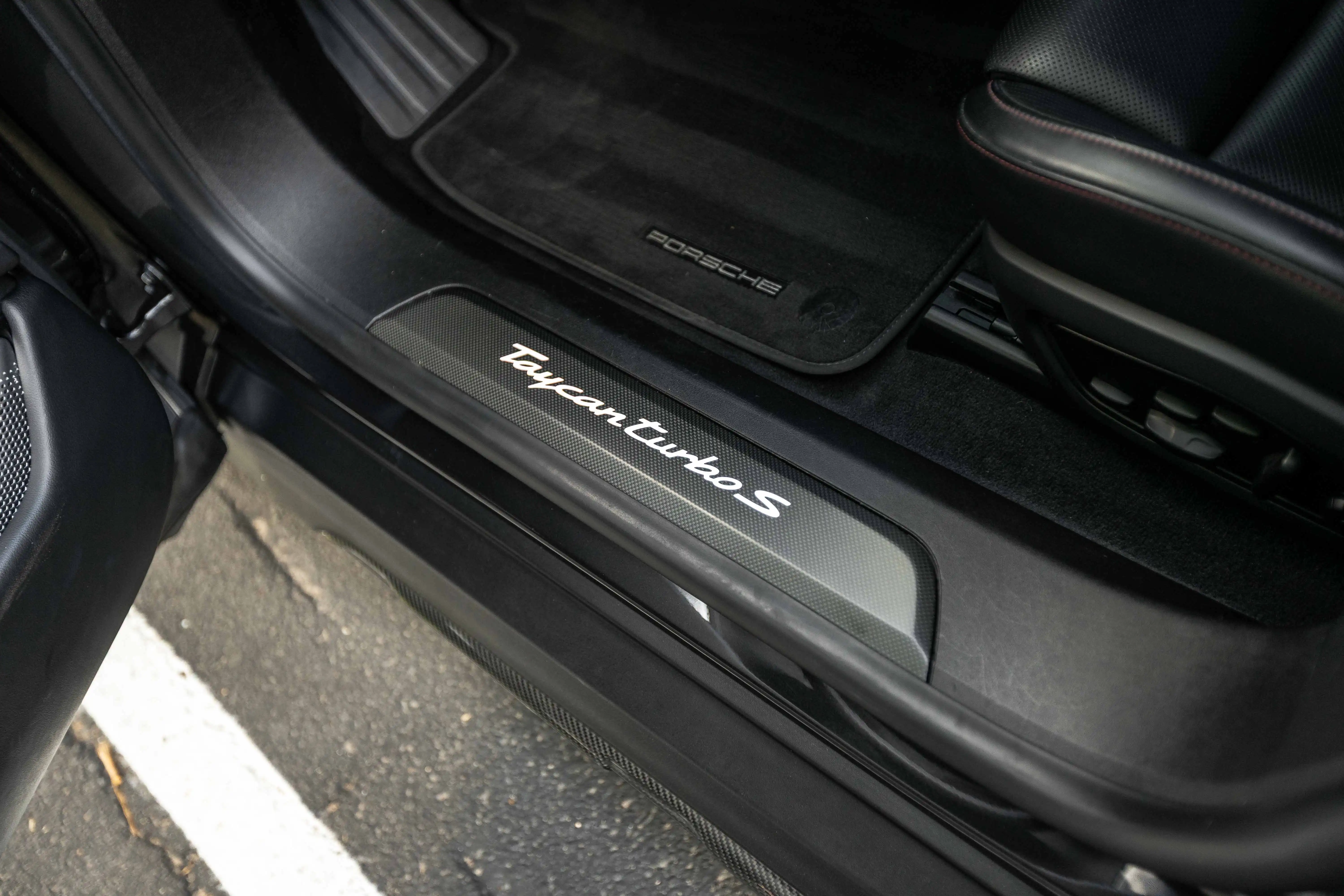 2021 Porsche Taycan Cross Turismo Turbo S's photo