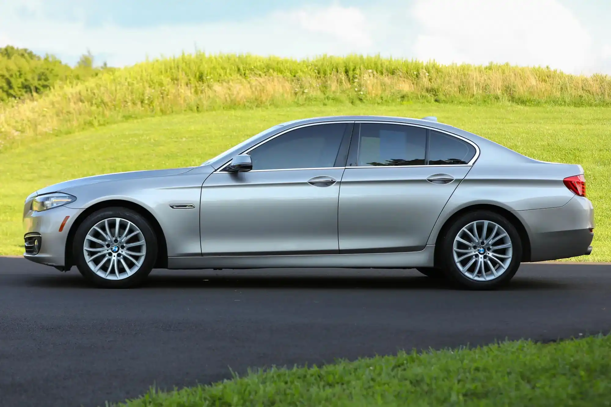 2016 BMW 5 Series 528i xDrive Sedan Luxury Line's photo