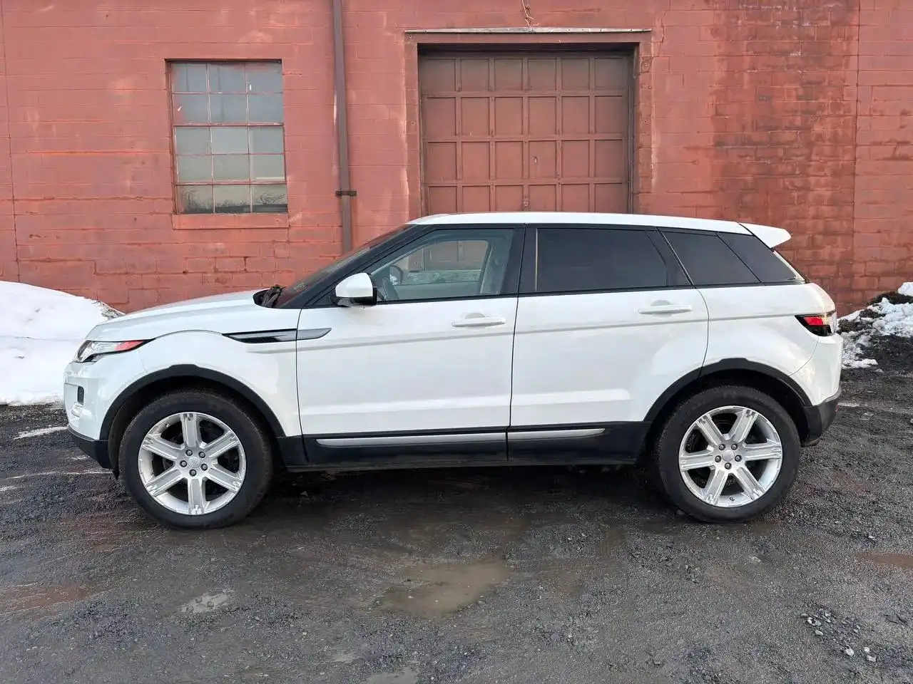 2015 Land Rover Range Rover Evoque Pure Plus 5 Door's photo