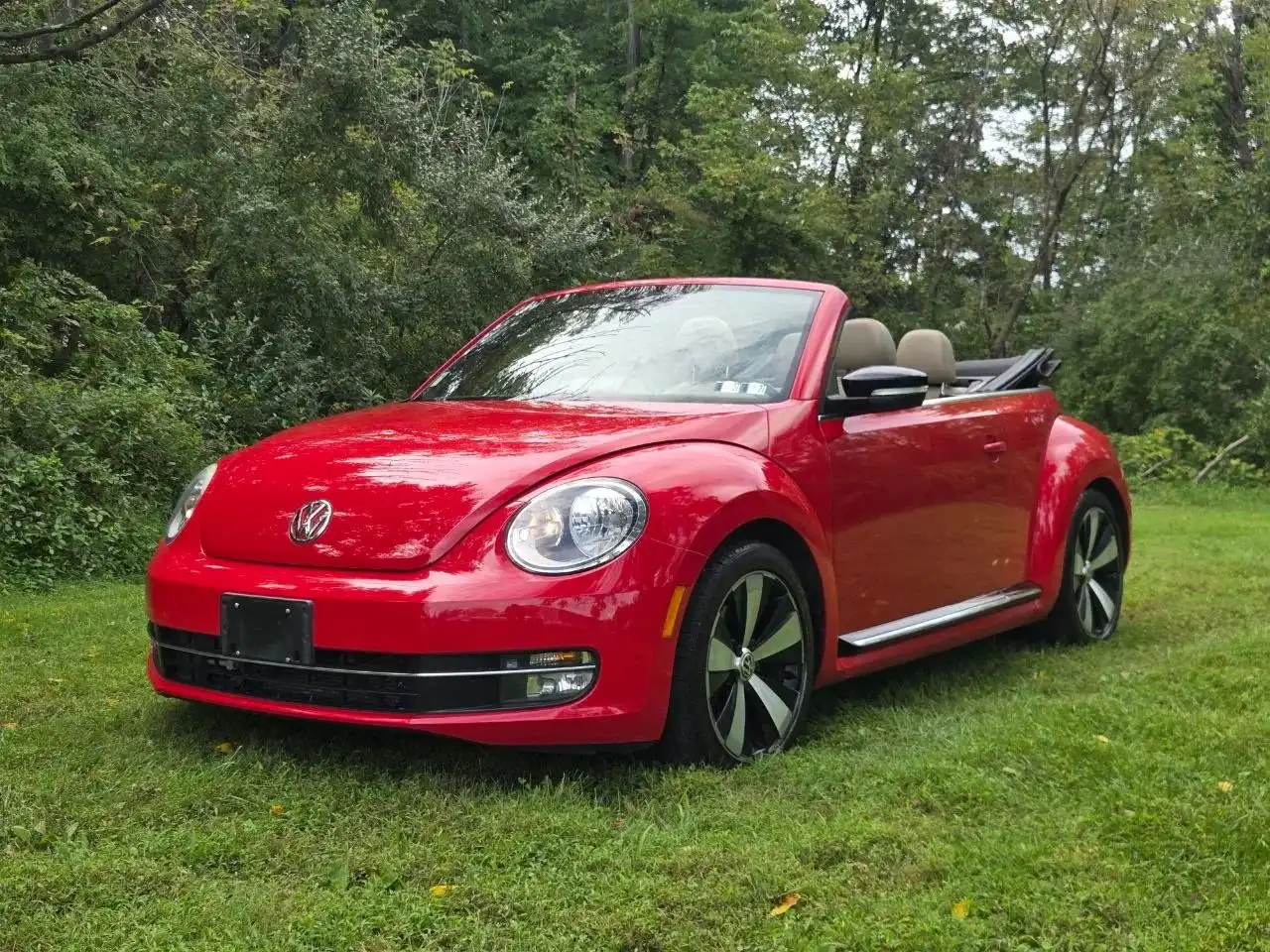 2013 Volkswagen Beetle 2.0T Convertible. 60s DSG PZEV's photo