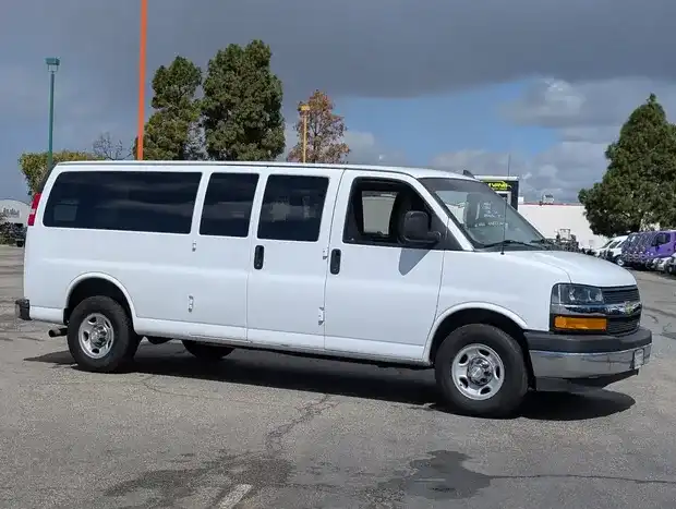 2018 Chevrolet Express 3500 LT Extended's photo
