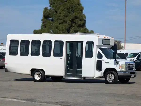 2010 Ford E-Series's photo