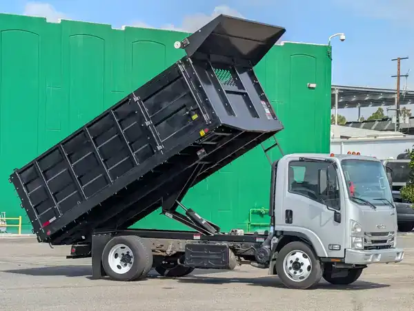 2019 Isuzu NRR's photo