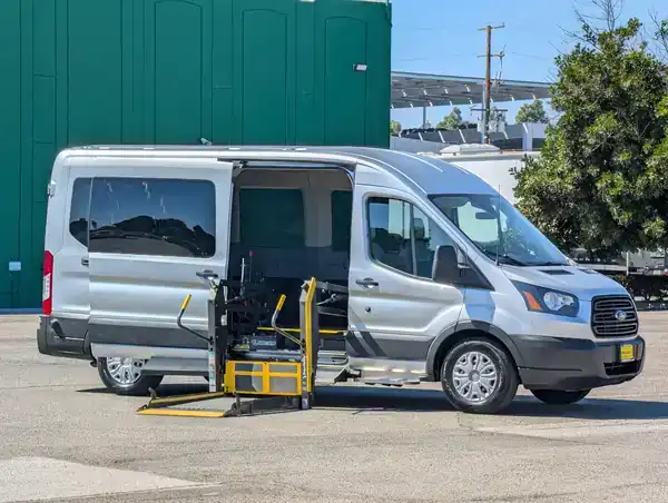 2018 Ford Transit 350 XL Wagon Med Roof Sliding Pass. 148's photo