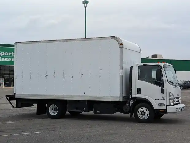 2016 Isuzu NPR's photo