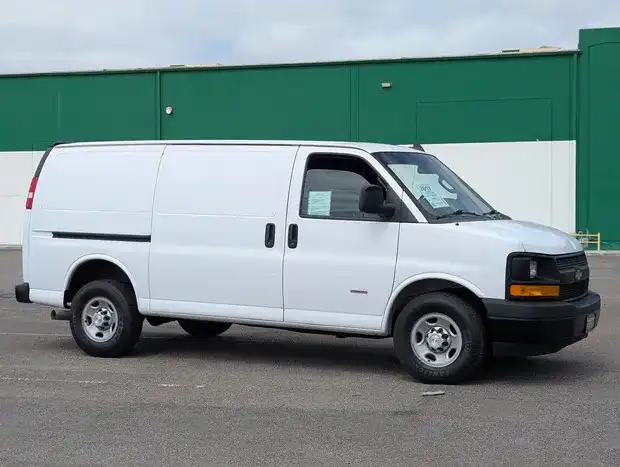 2017 Chevrolet Express 3500 Work Van HD's photo