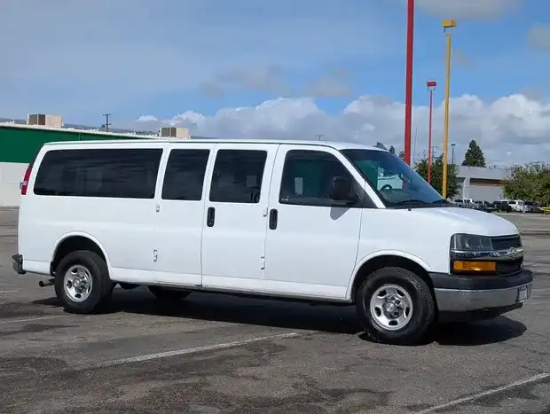 2018 Chevrolet Express 3500 LT Extended's photo