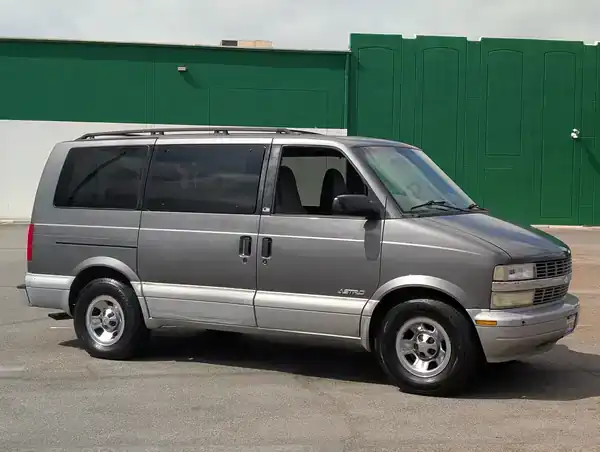 2000 Chevrolet Astro Base's photo