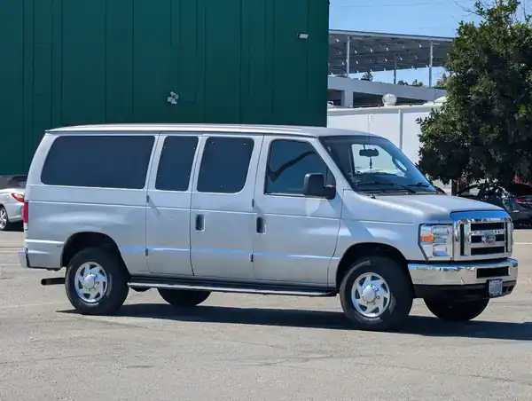 2013 Ford E-Series E-350 XLT Super Duty's photo