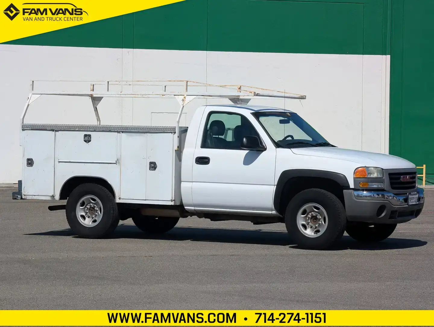 2003 GMC Sierra 2500HD Utility Pickup Truck's photo