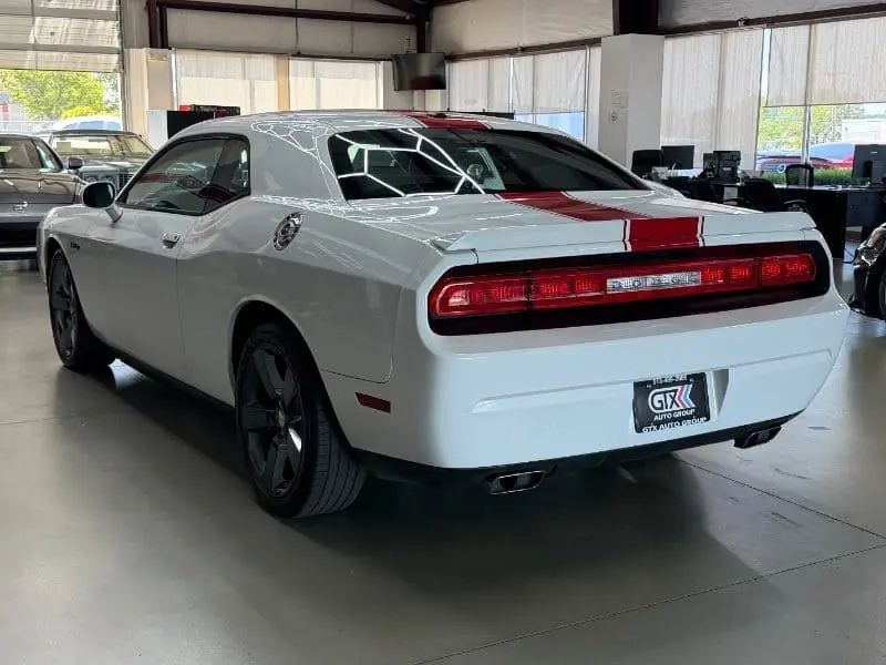 2012 Dodge Challenger SXT photo 5