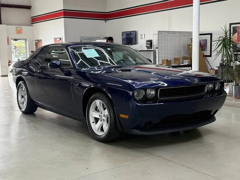 2014 Dodge Challenger SXT photo 3