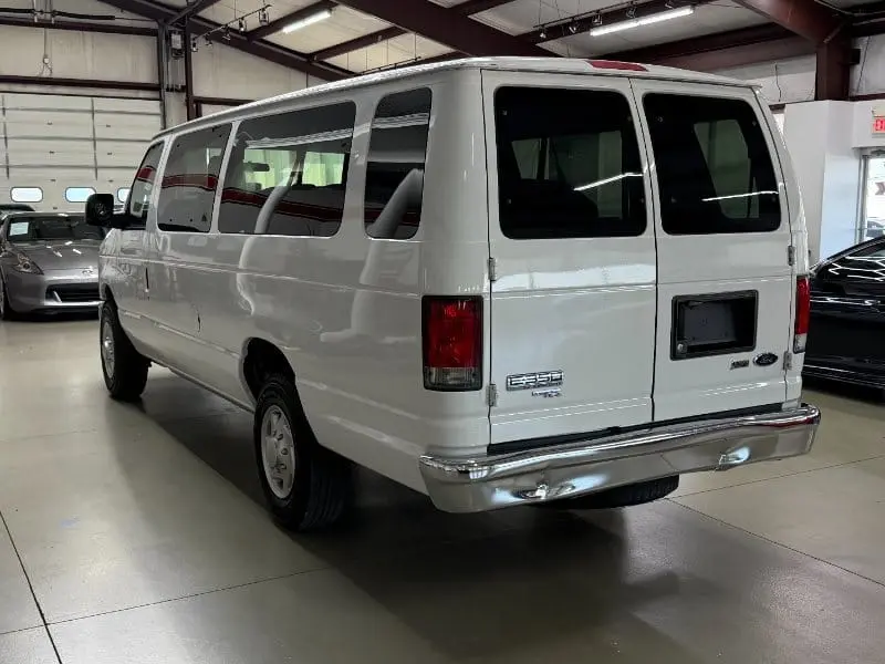 2014 Ford E-Series XLT E-350 Super Duty Extended photo 5