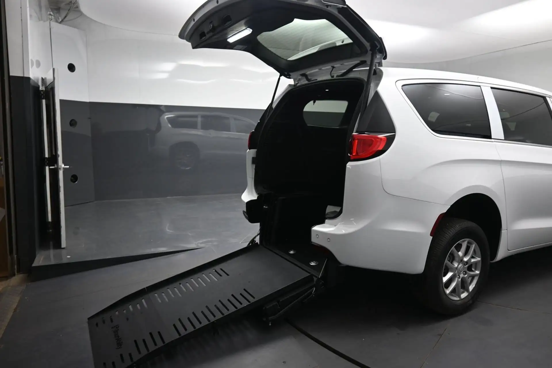 2026 Chrysler Voyager LX's photo
