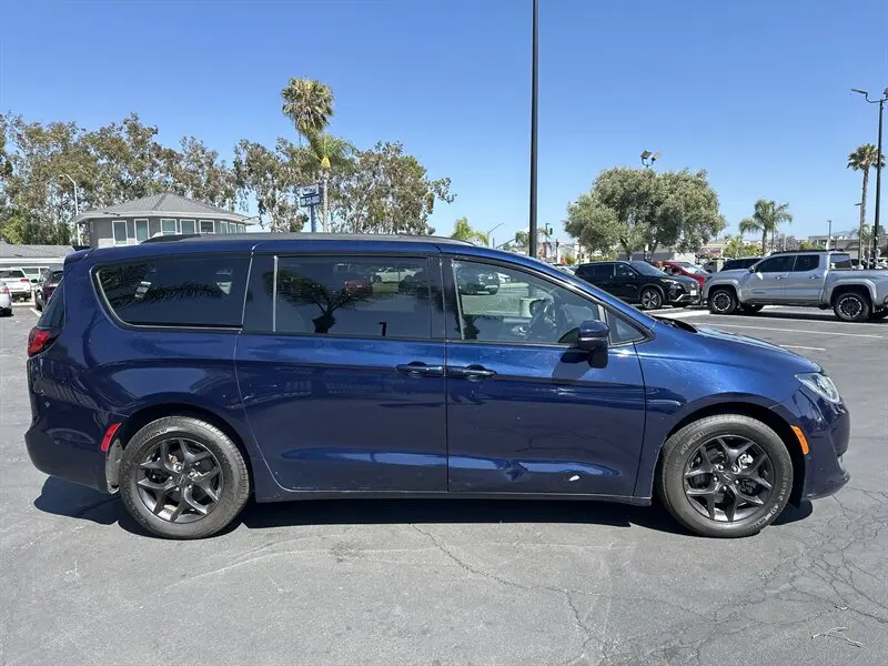 2020 Chrysler Pacifica Limited photo 4