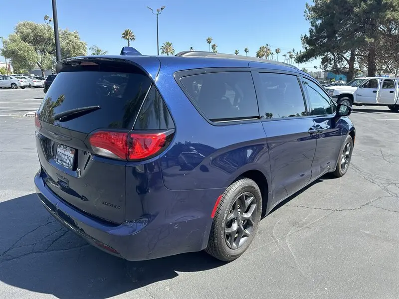 2020 Chrysler Pacifica Limited photo 5