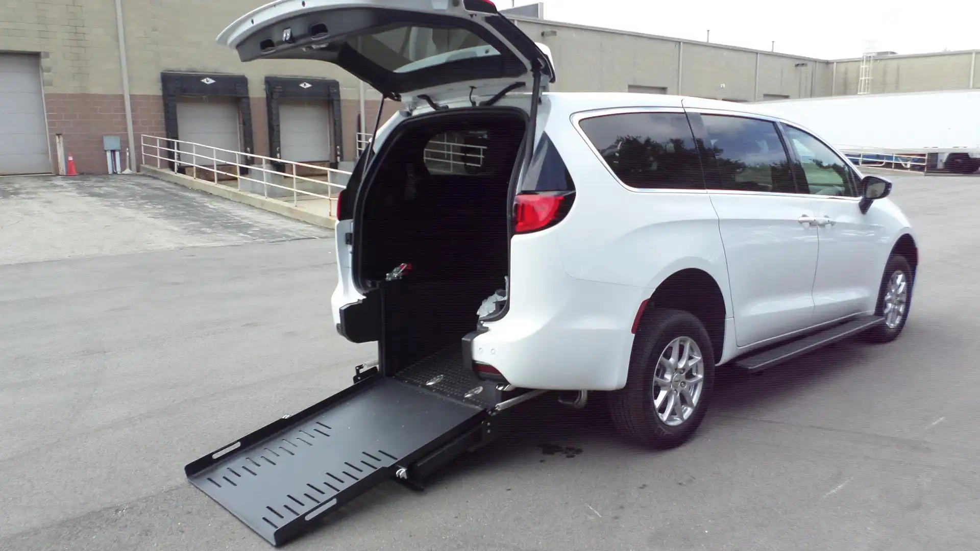 2026 Chrysler Voyager LX's photo