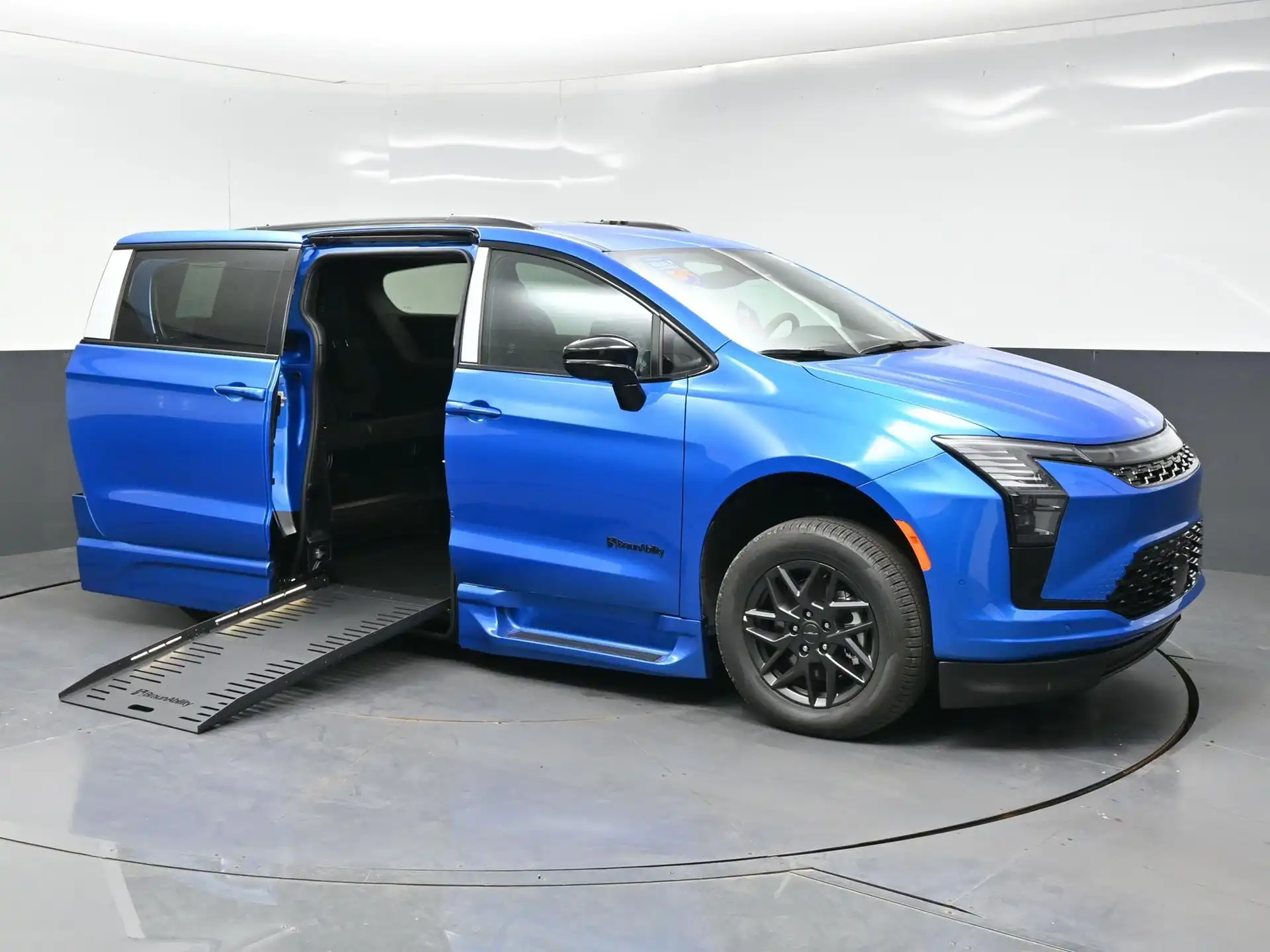 2027 Chrysler Pacifica Select's photo