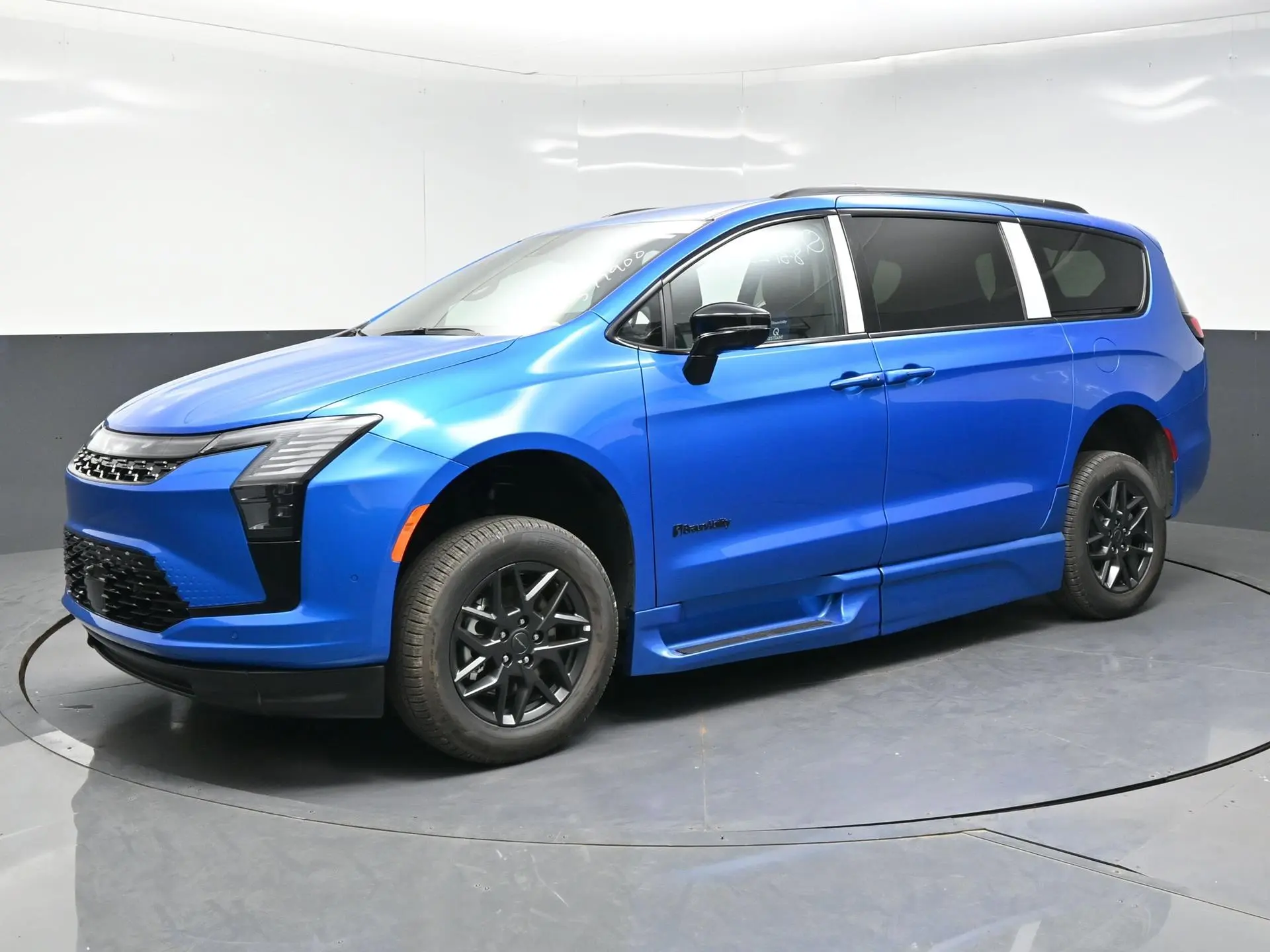 2027 Chrysler Pacifica Select photo 3