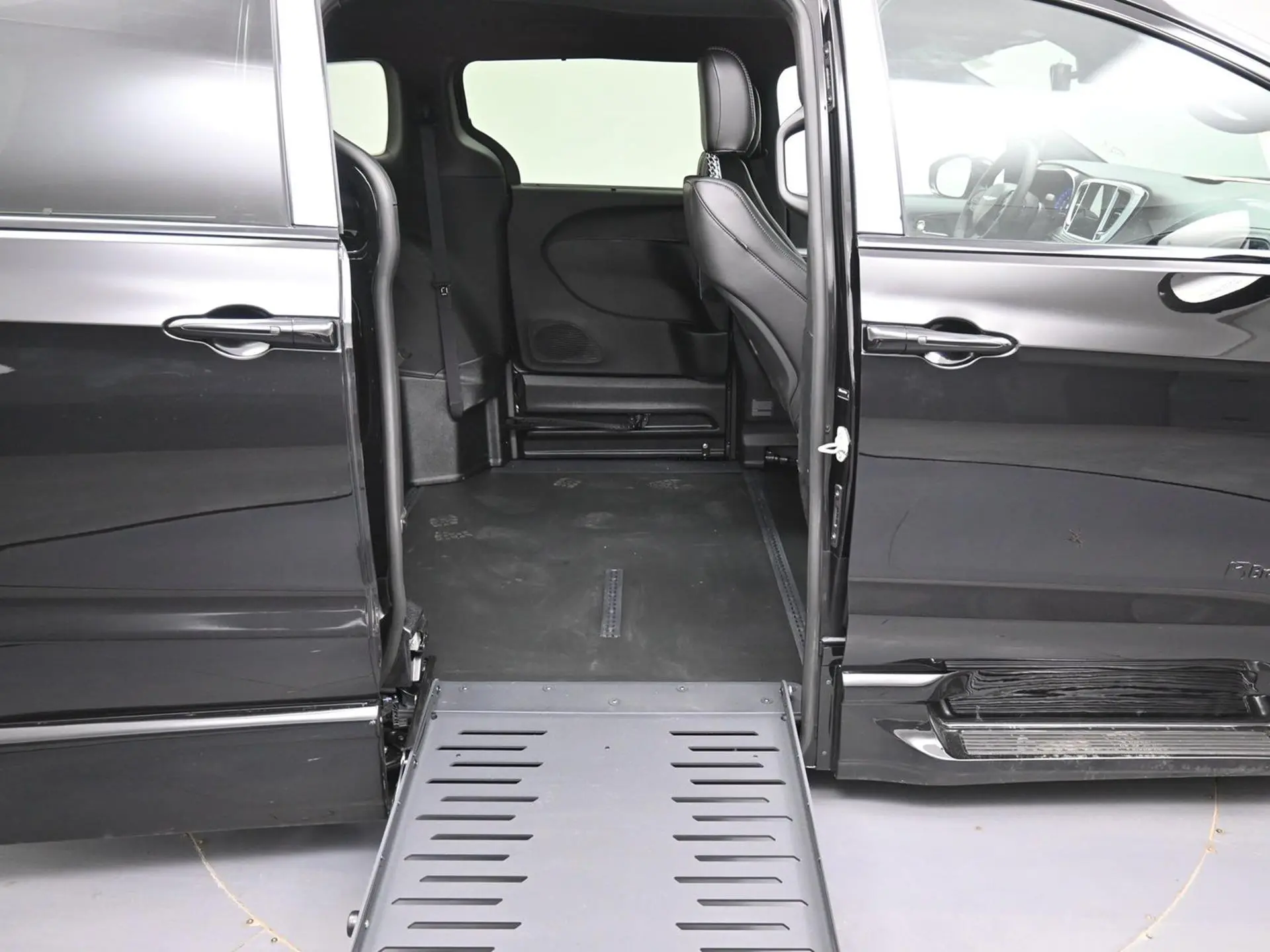 2026 Chrysler Pacifica Select photo 3
