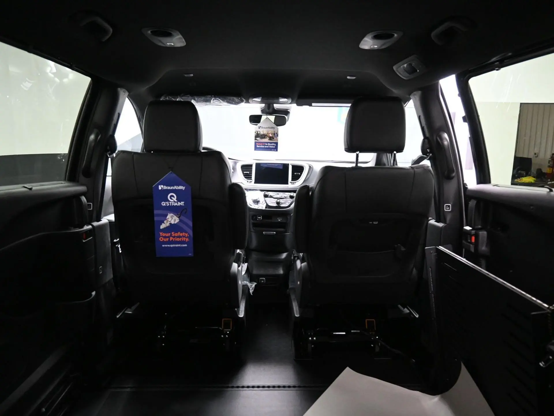 2026 Chrysler Pacifica Select photo 4