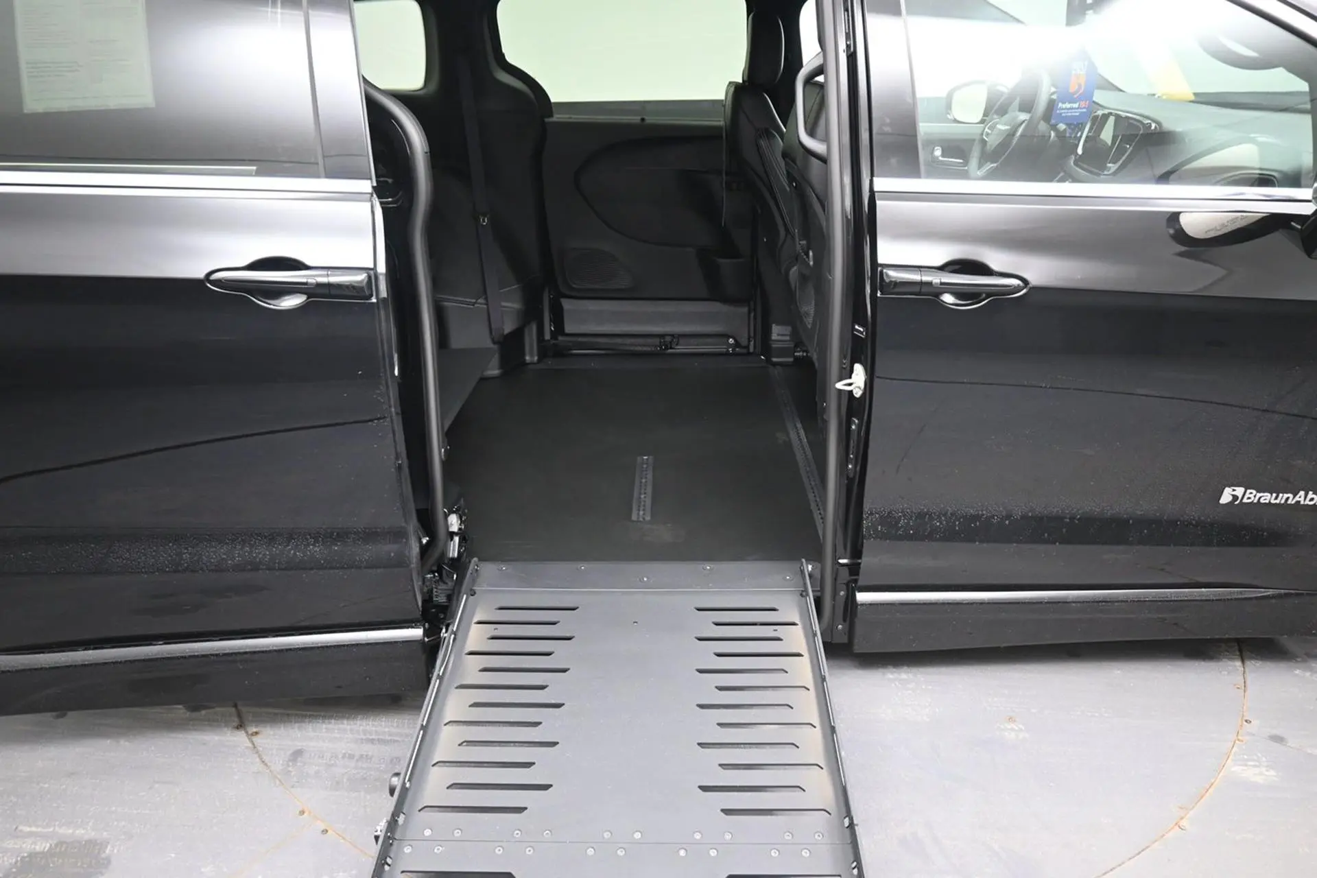 2025 Chrysler Pacifica Select photo 3