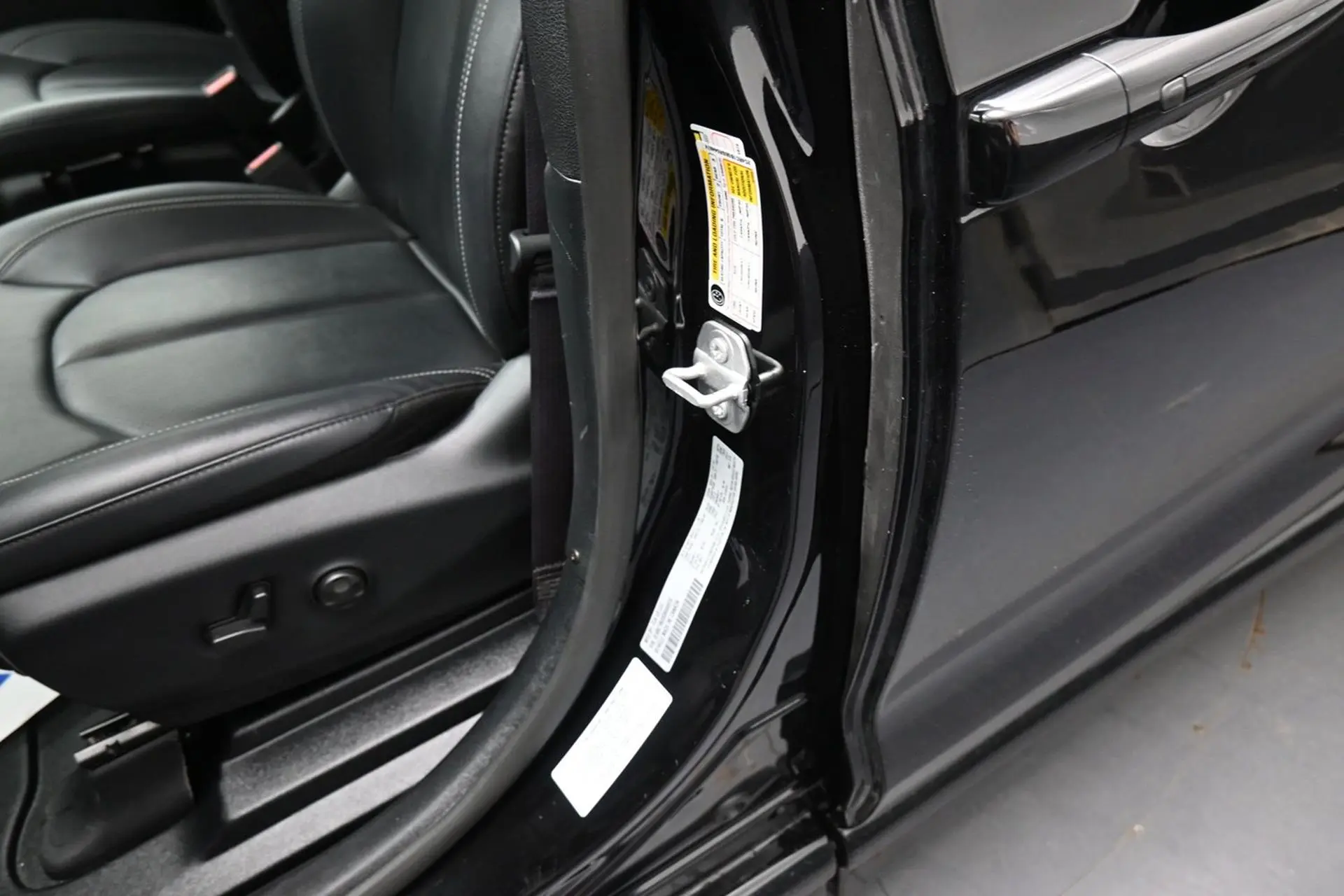2025 Chrysler Pacifica Select photo 5