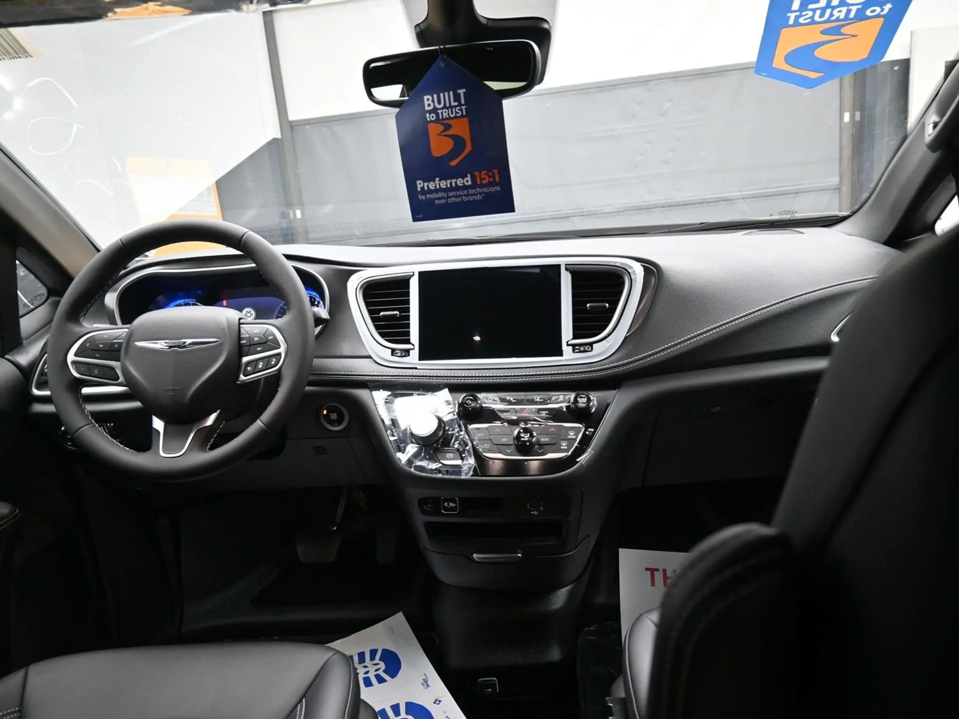 2026 Chrysler Pacifica Select photo 5