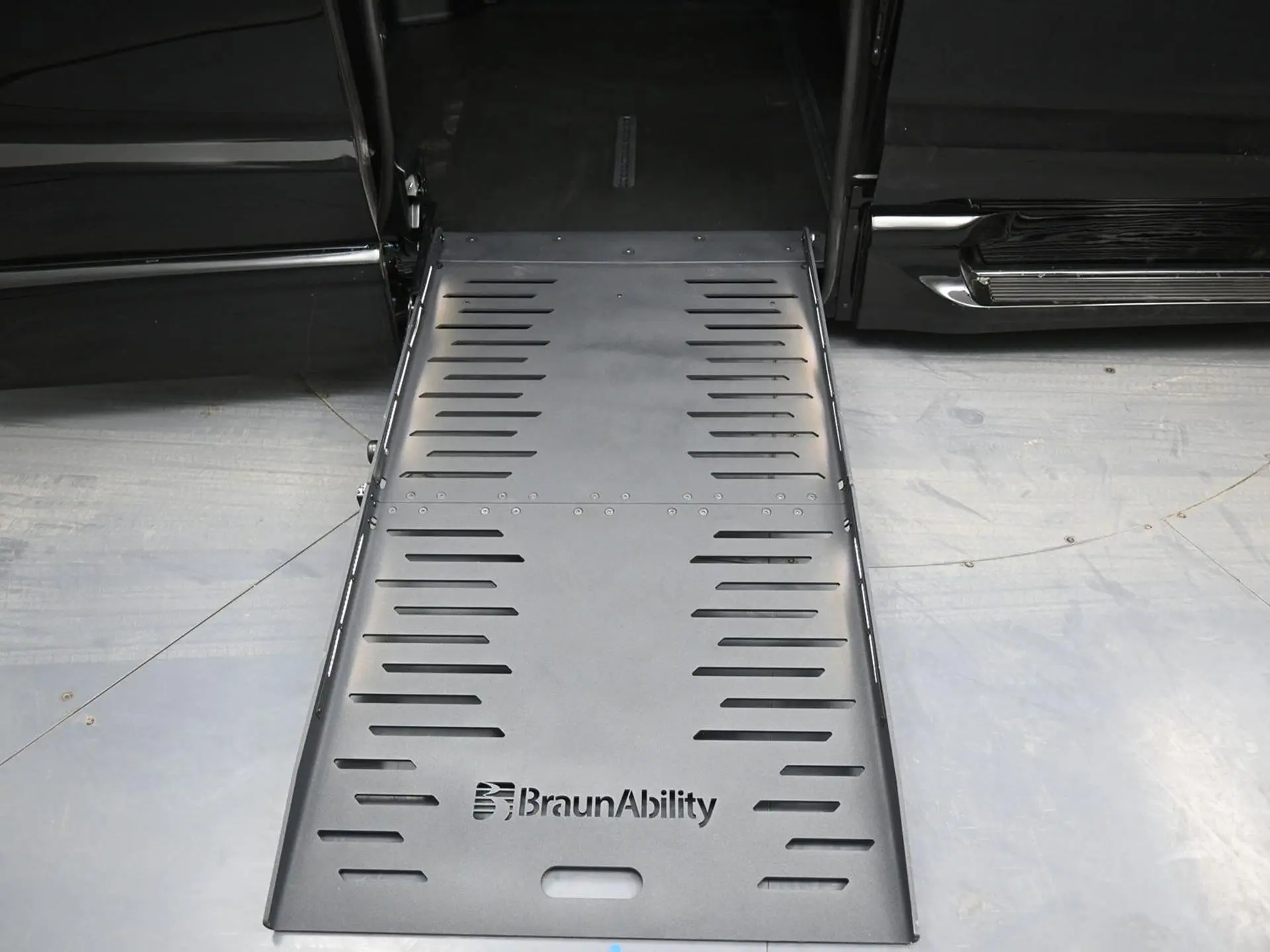 2026 Chrysler Pacifica Select photo 3