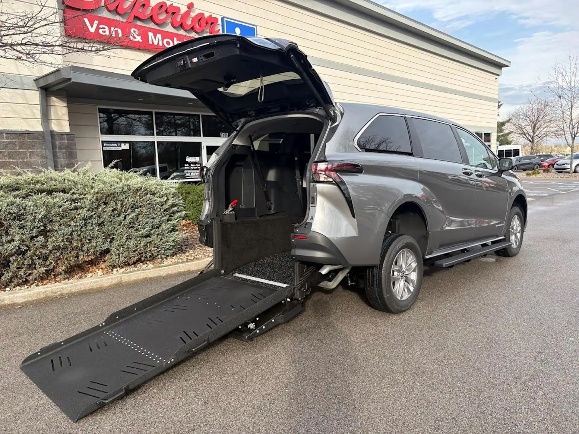 2026 Toyota Sienna LE 8-Passenger Hybrid FWD's photo