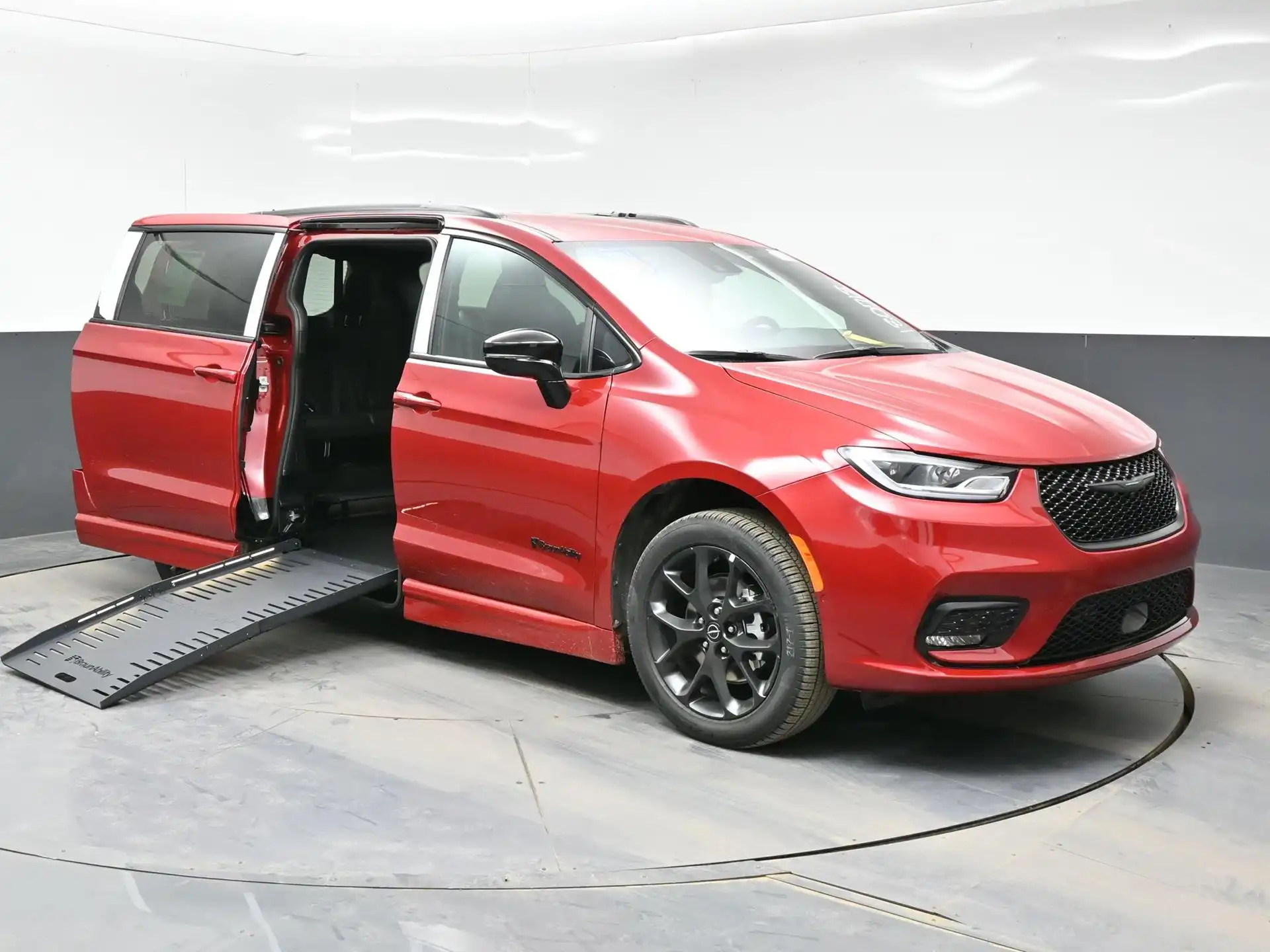 2026 Chrysler Pacifica Select's photo