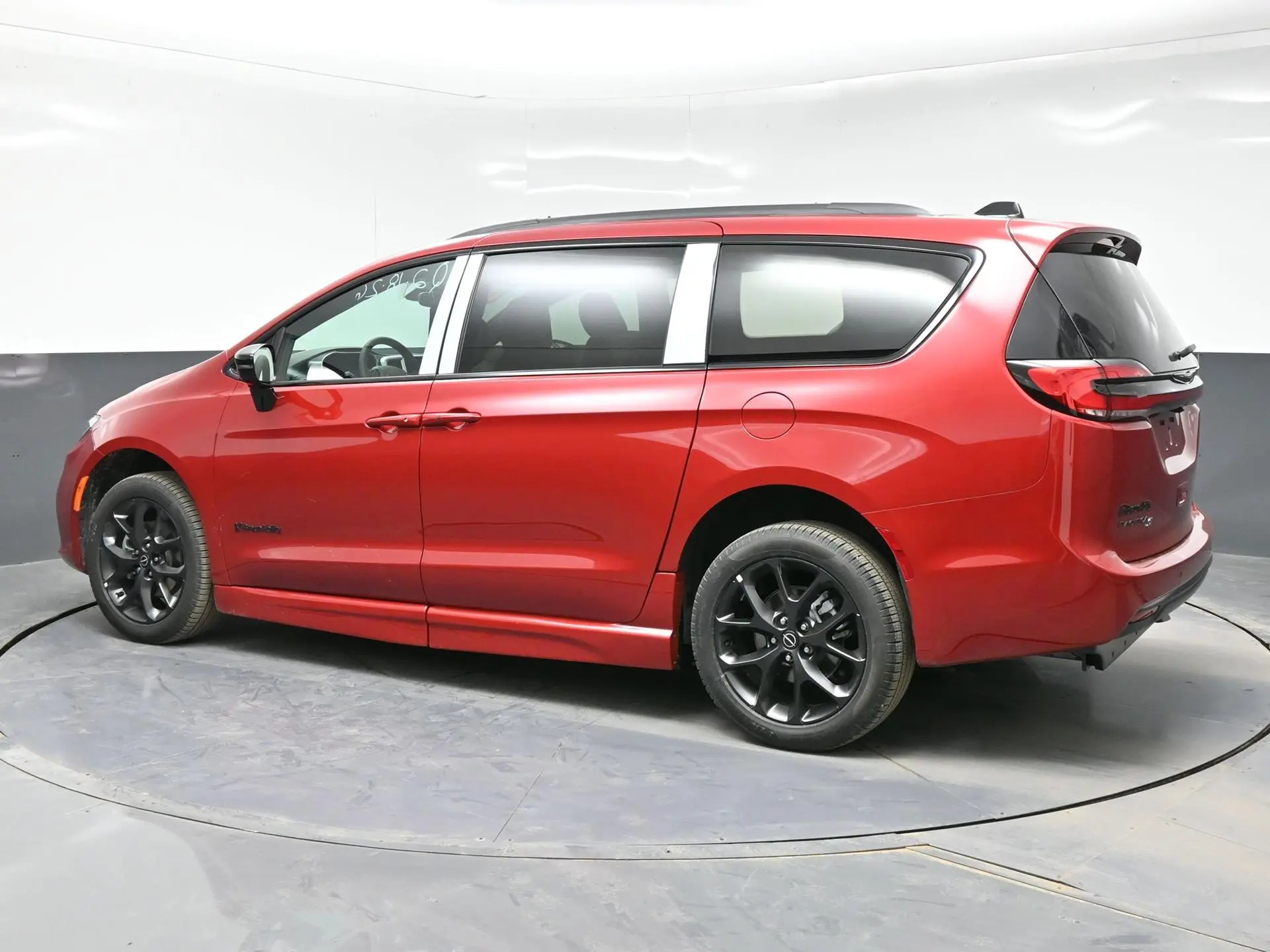 2026 Chrysler Pacifica Select photo 4