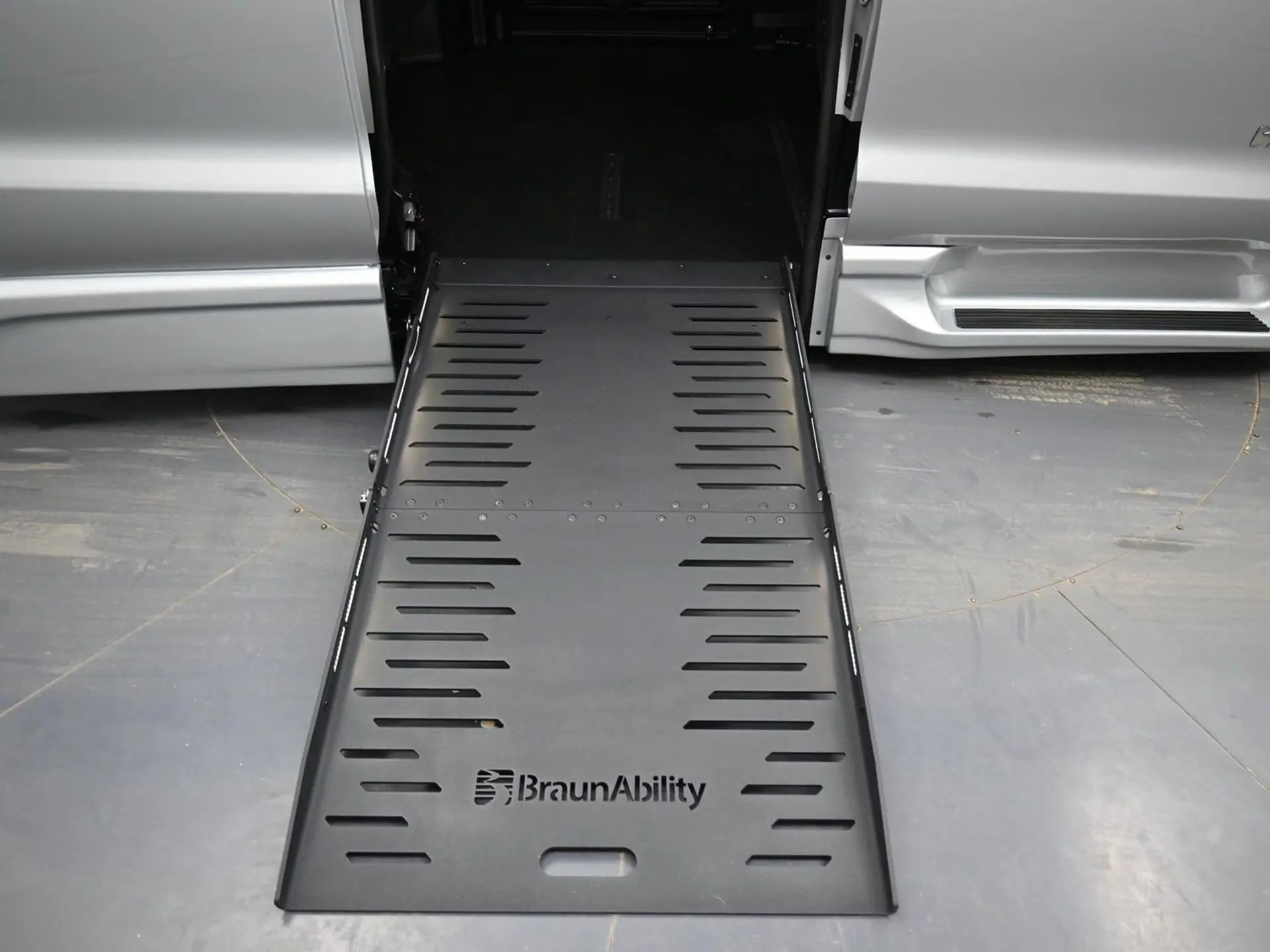 2026 Chrysler Pacifica Select photo 3