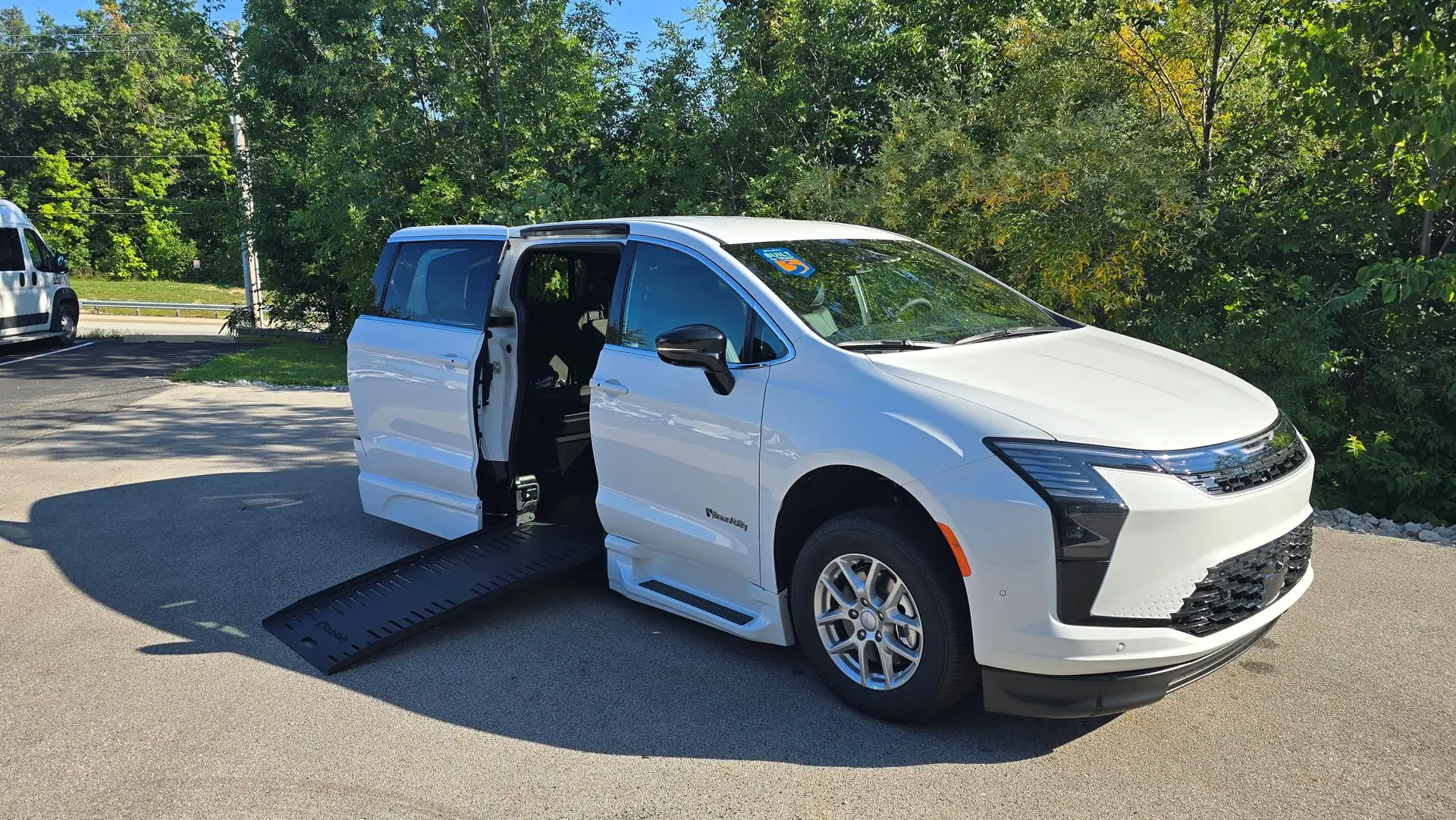 2027 Chrysler Pacifica Select photo 1