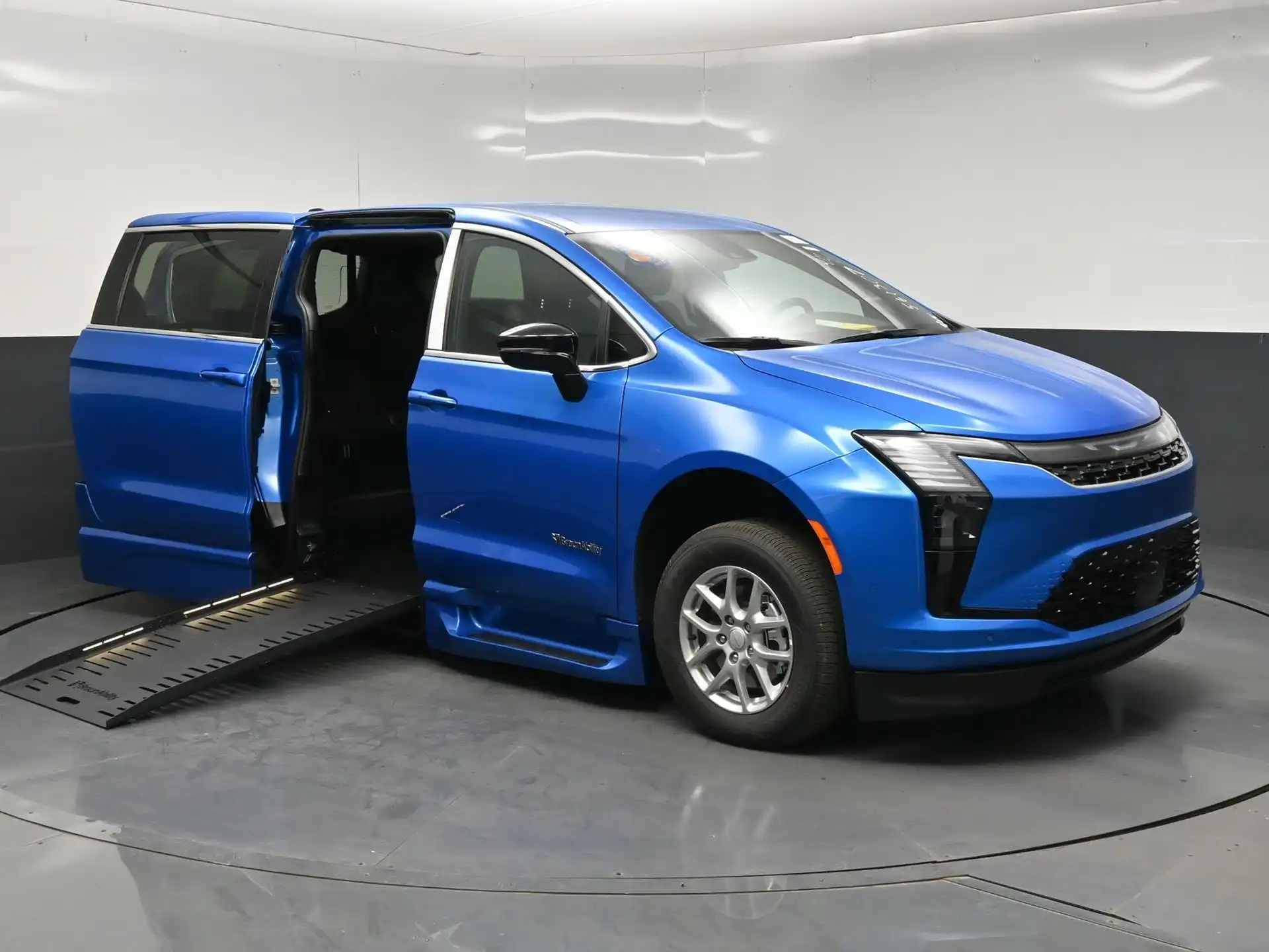 2027 Chrysler Pacifica Select's photo