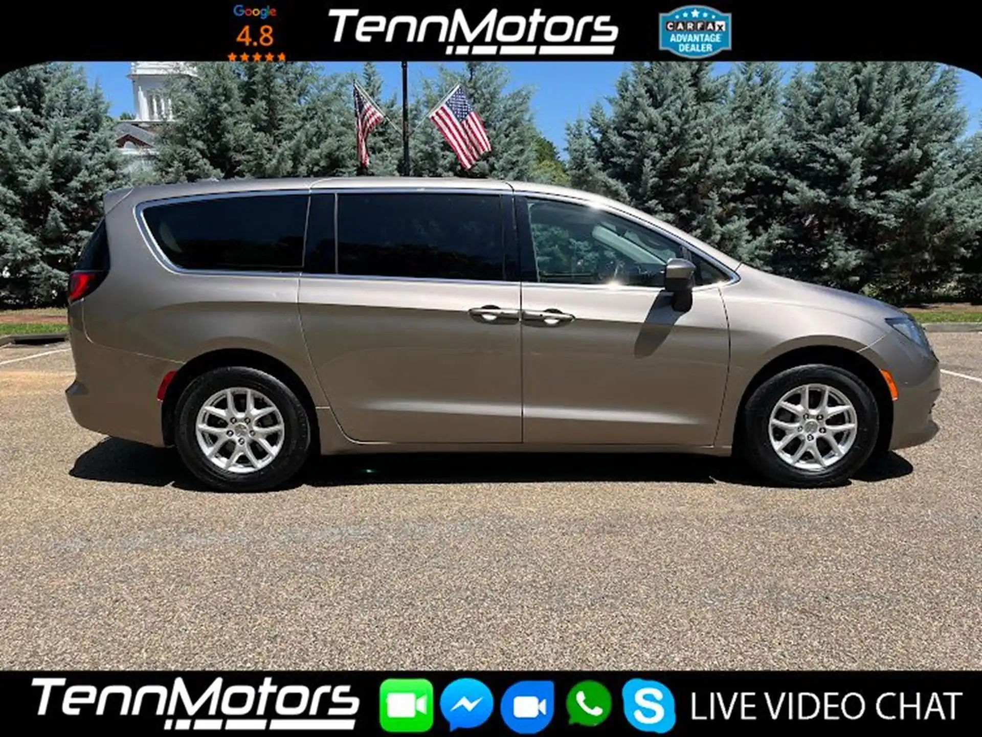 2017 Chrysler Pacifica Touring's photo