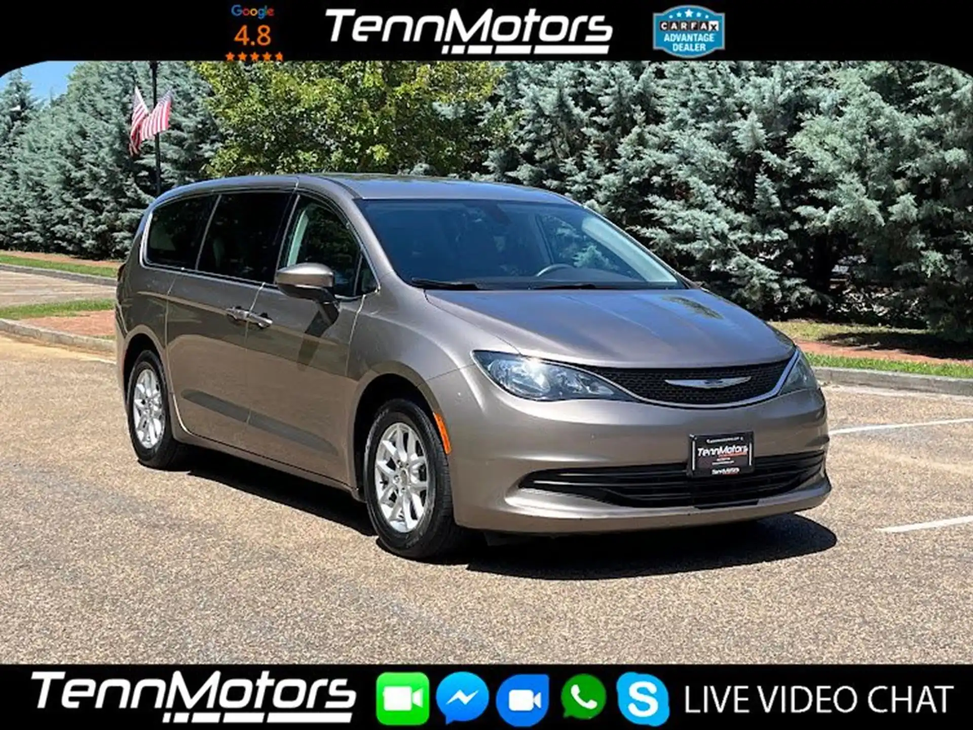 2017 Chrysler Pacifica Touring's photo