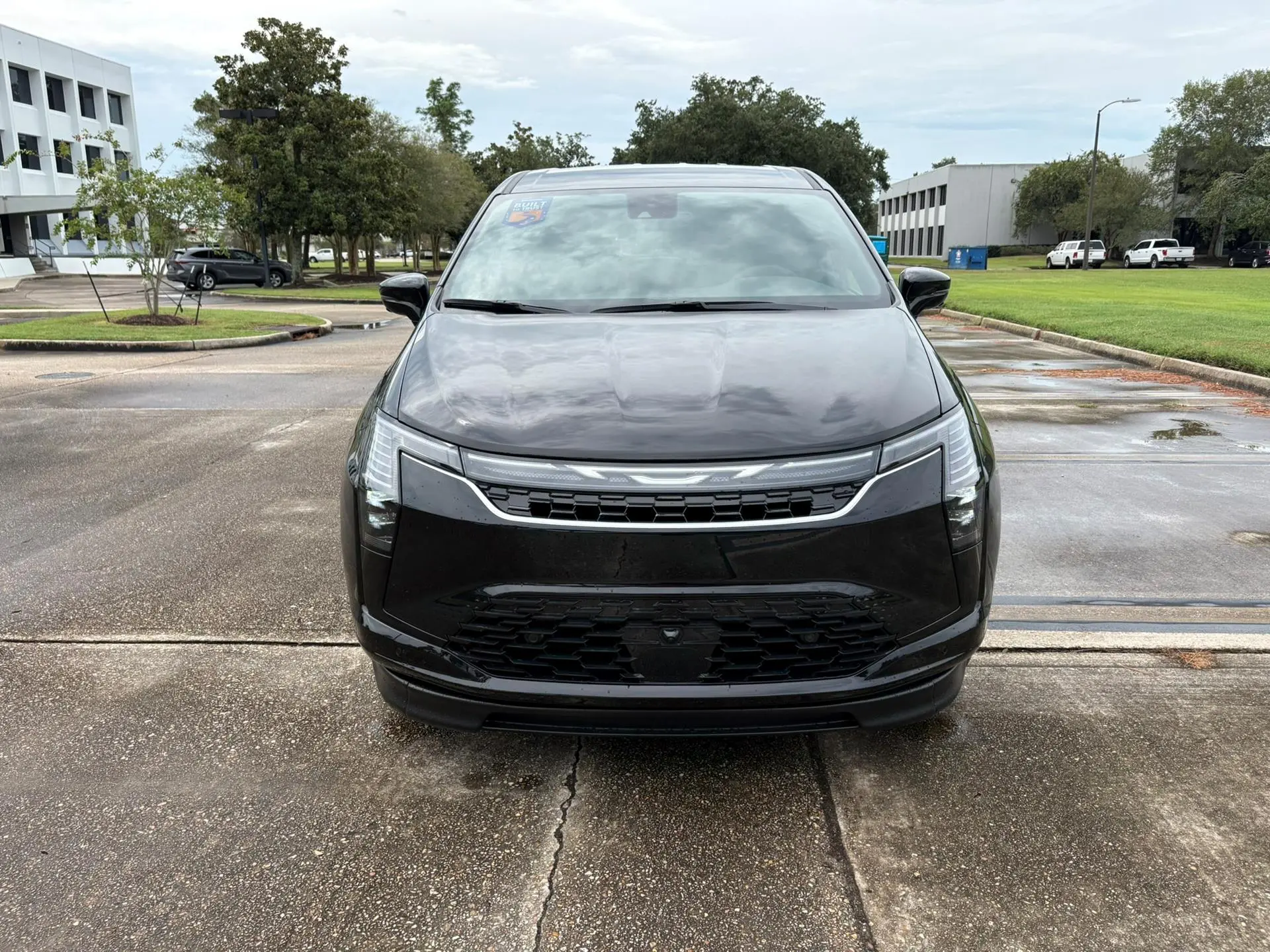 2027 Chrysler Pacifica Select photo 3