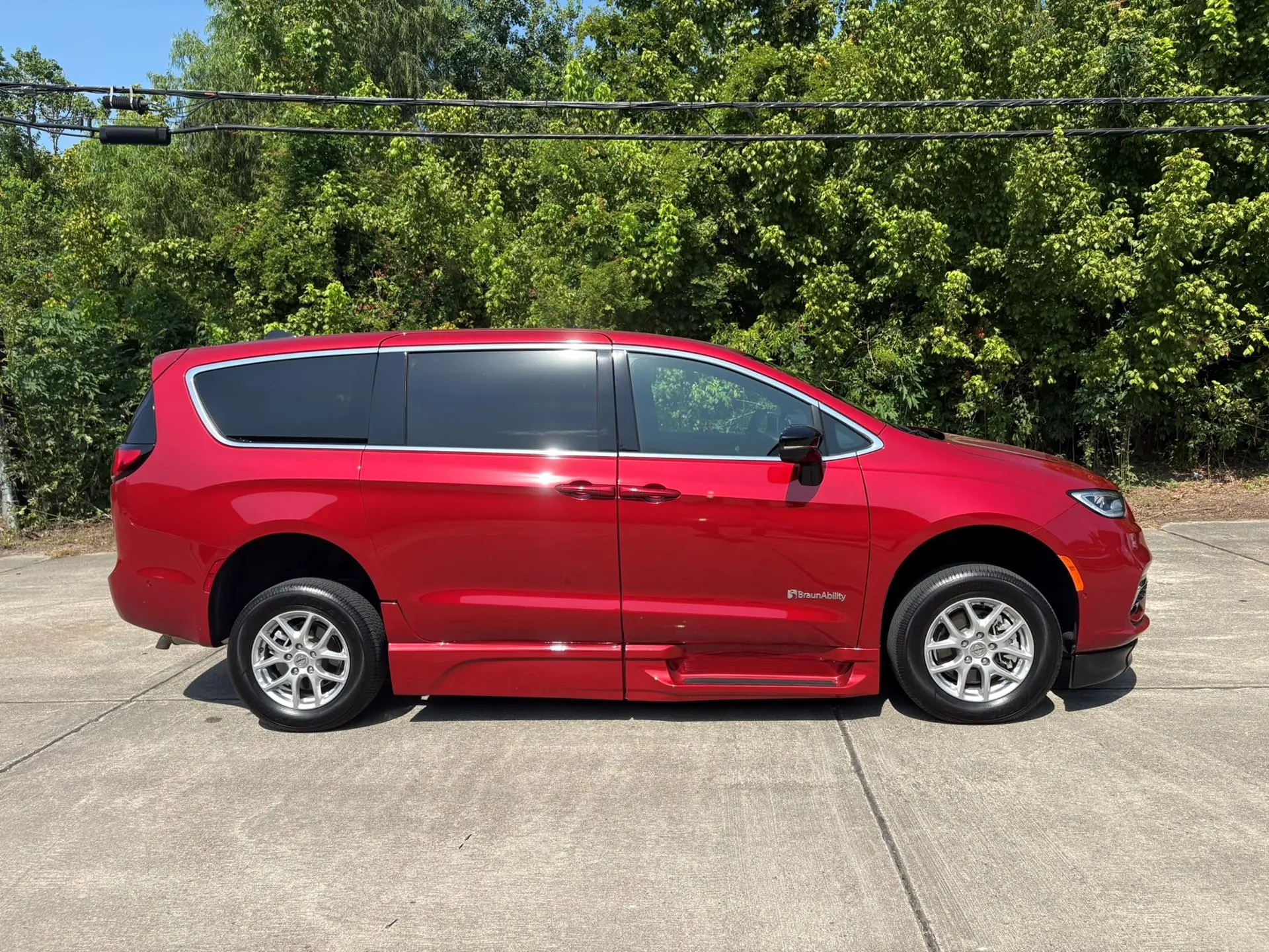 2025 Chrysler Pacifica Select photo 4