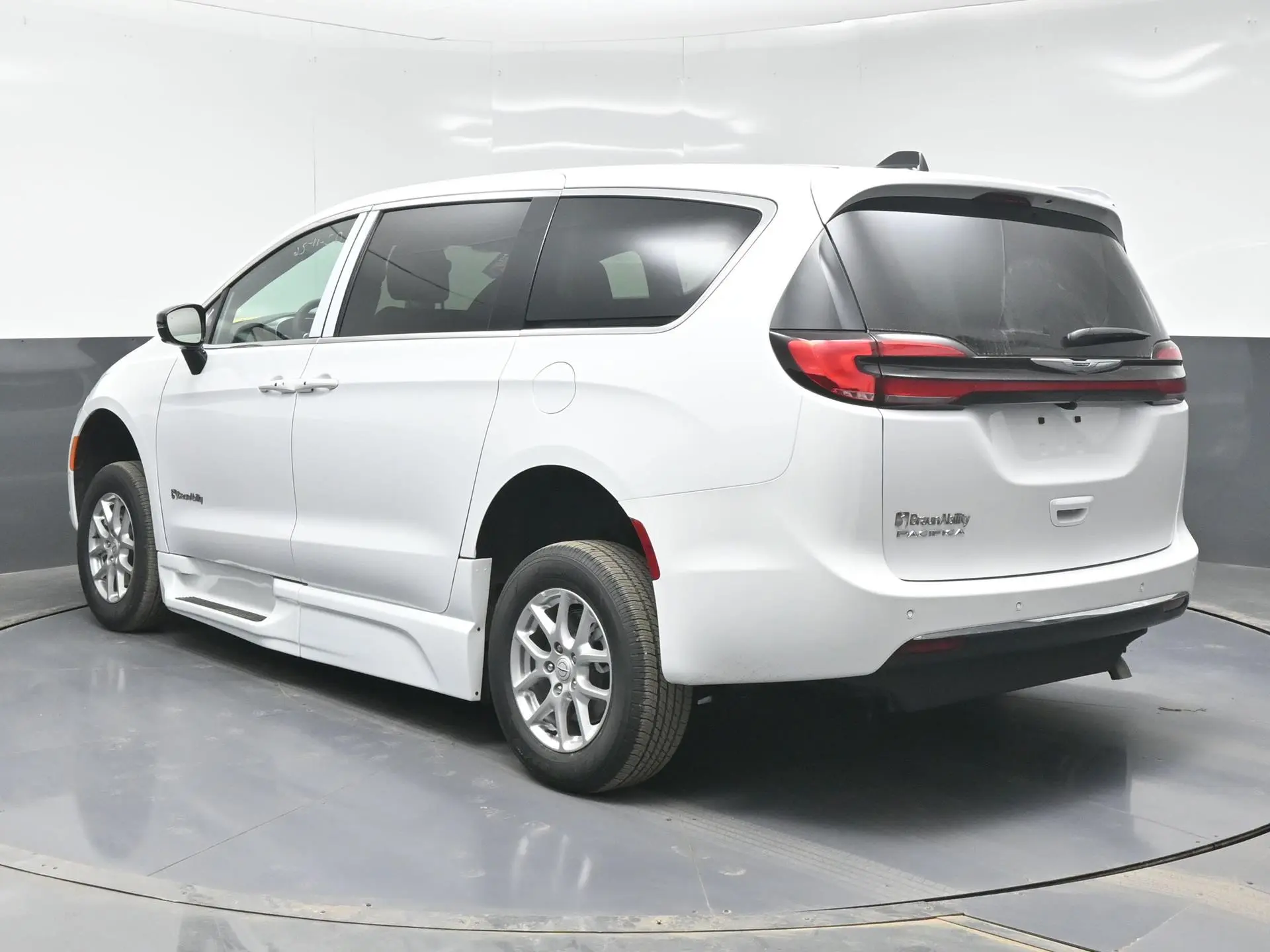 2026 Chrysler Pacifica Select photo 5