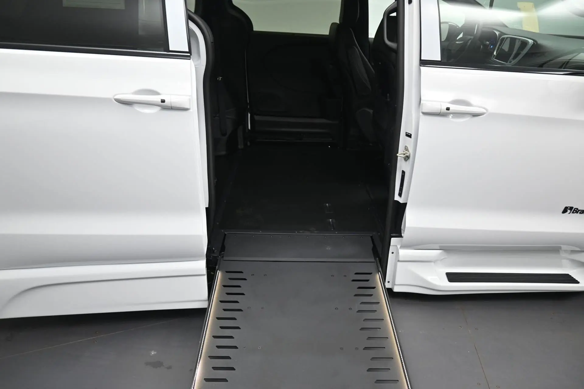 2026 Chrysler Pacifica Select photo 3
